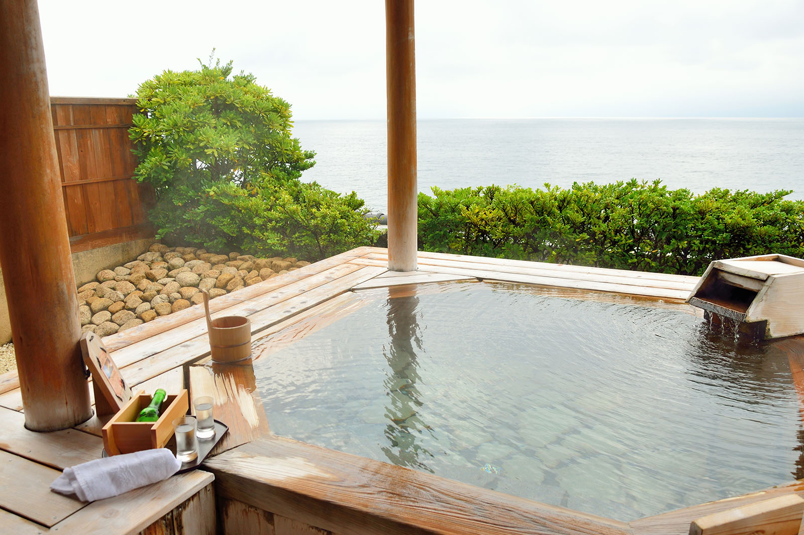 ティーダの湯　半露天風呂